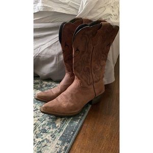 Justin’s cowgirl boots